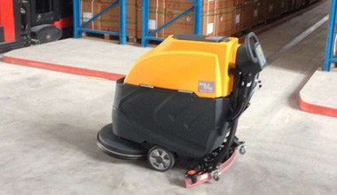 M52手推式洗地機(jī)服務(wù)于倉(cāng)庫(kù)